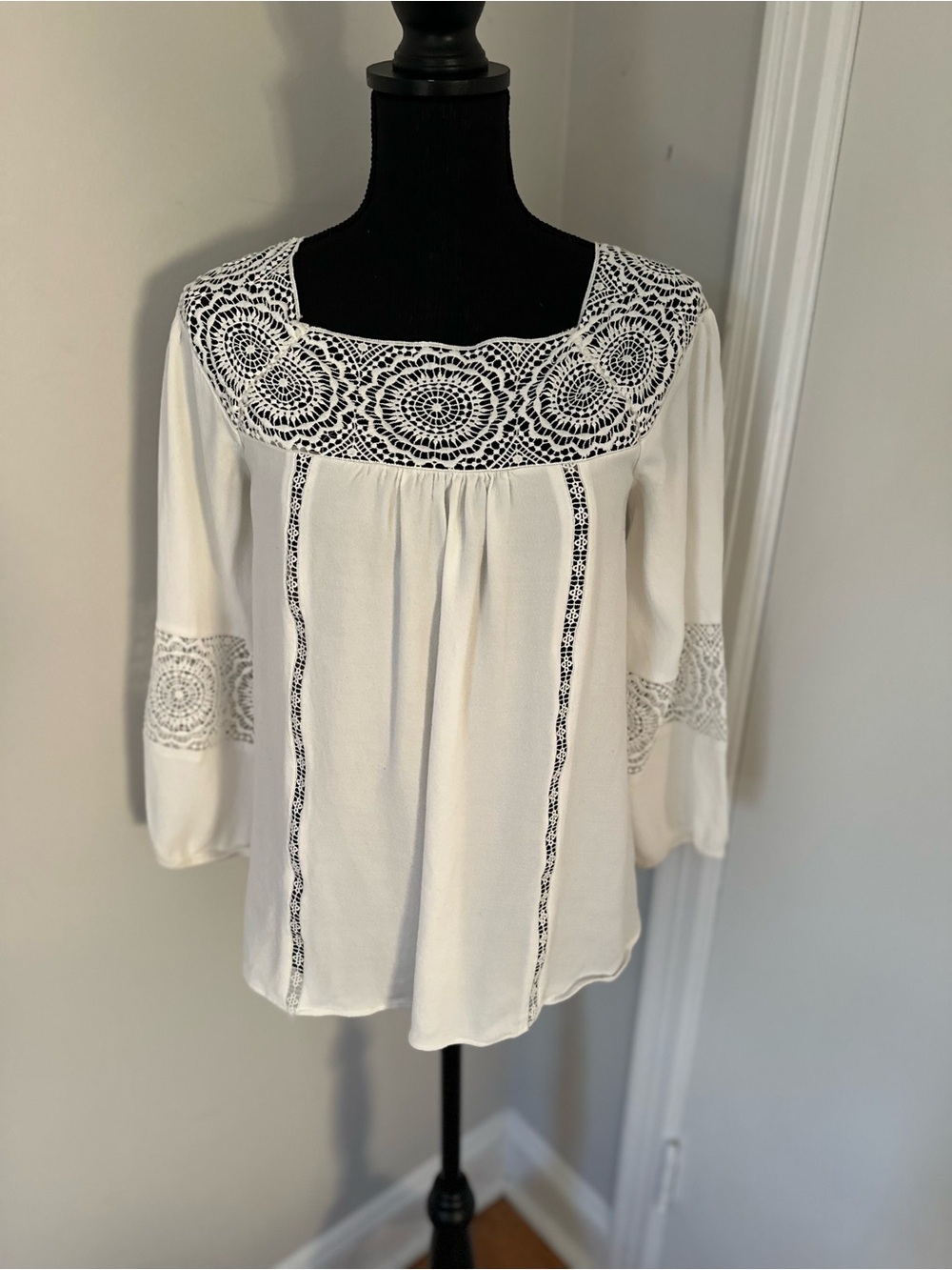 EUC Joie Bellange flowy lace inset Sz:S porcelain white peasant style blouse